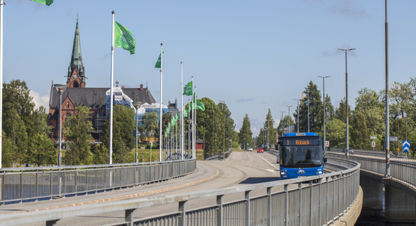 Vägbild med buss Umeå tätort