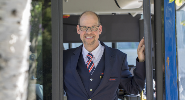 En glad bussförare